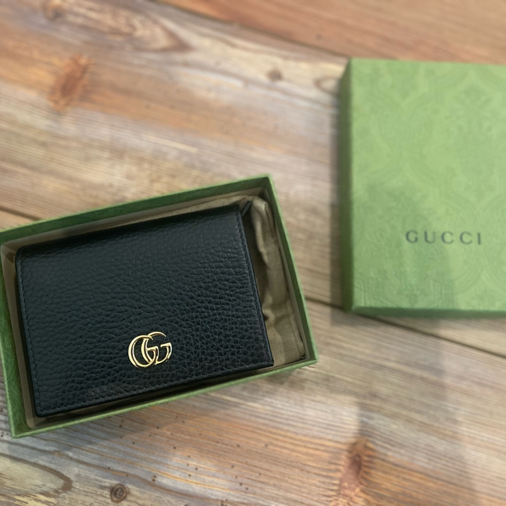 Gucci wallet (never been used)